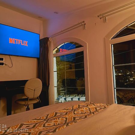 Celestia Boutique Inn - Boutique Stay Overlooking Jerash Ruins Jarash Exteriör bild